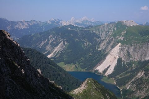 O tânără de 25 de ani a murit după ce a căzut 70 de metri în gol. Accidentul cumplit a avut loc în timpul unei drumeții în Alpii austrieci
